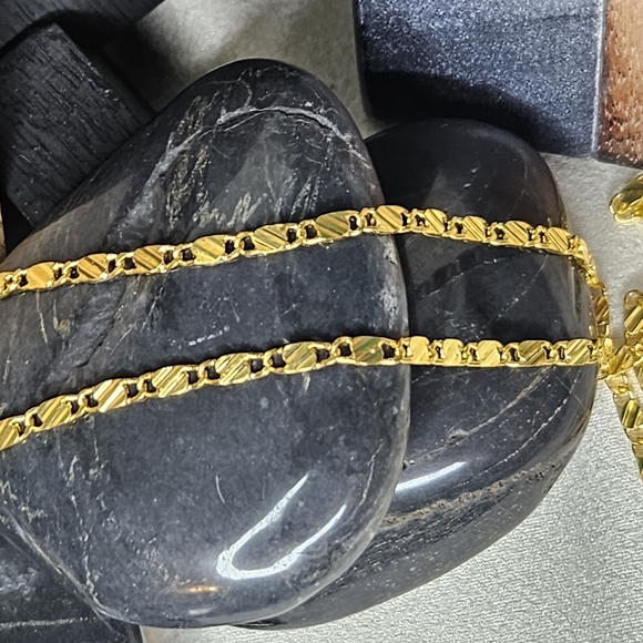 🔥14k Gold Embossed Tile Chain - Picture 1 of 10